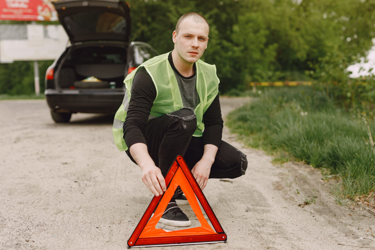 How to Stay Safe While Waiting for Roadside Assistance